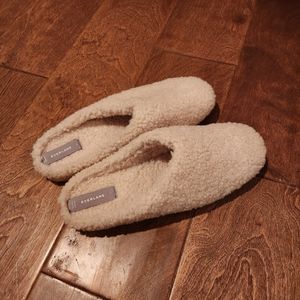 Everlane ReNew Teddy Slippers size 7